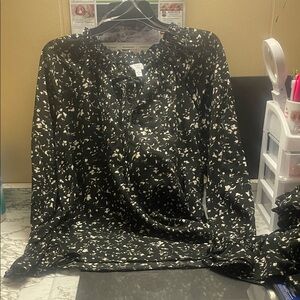 Time and Tru Black and White Abstract Top xl